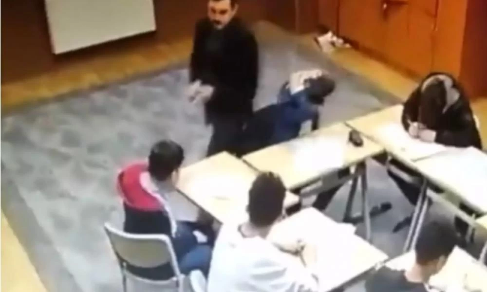 Τουρκία: Δάσκαλος χτυπά μικρά παιδιά στο κεφάλι – Σάλος με βίντεο από κάμερες ασφαλείας